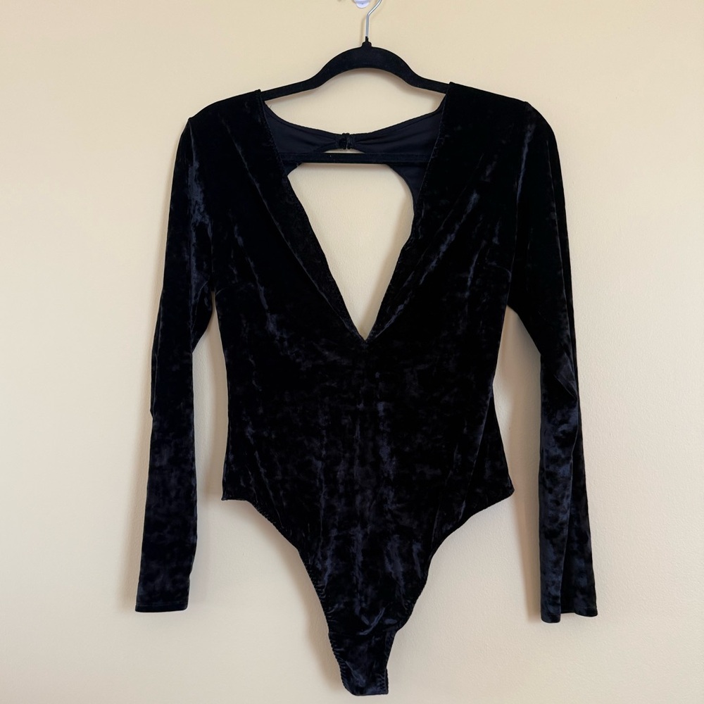 NWT M/L PLUNGE VELVET HALTER VICTORIAS SECRET BODYSUIT